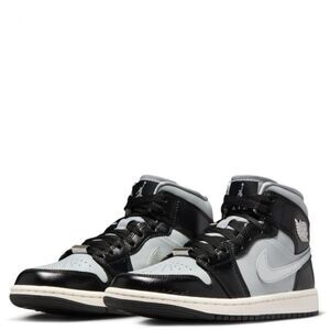 Jordan 1 Mid SE. Black Metallic Silver (Women’s). SIZE 9.5 - FB9892-002